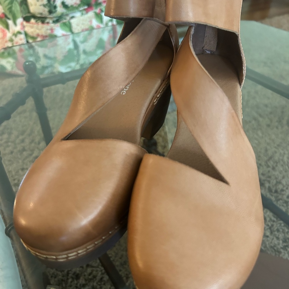 Women's antelope 9.5 shoe